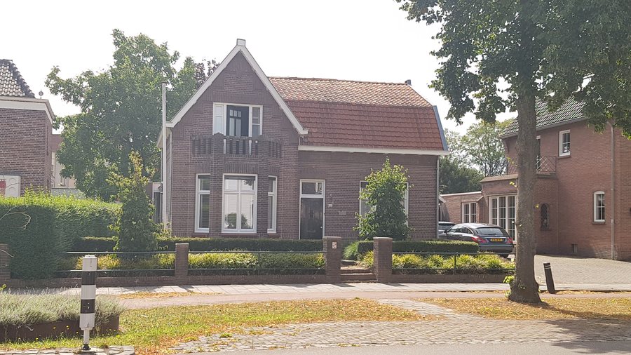 File:Het Dorp 107 Heesch voorkant.jpg