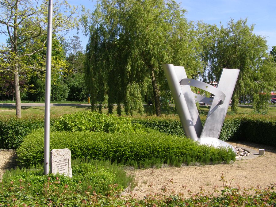 File:Vredesmonument Akersloot 1.JPG