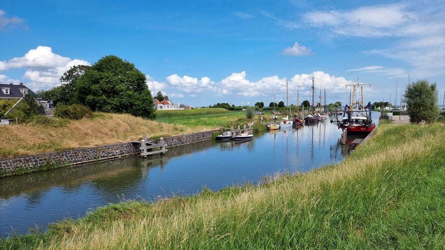 File:Kanal Oorgat in Edam.jpg