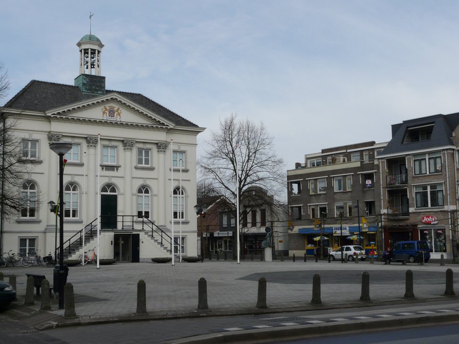 File:P1040705 copyGemeentehuis Zundert.jpg