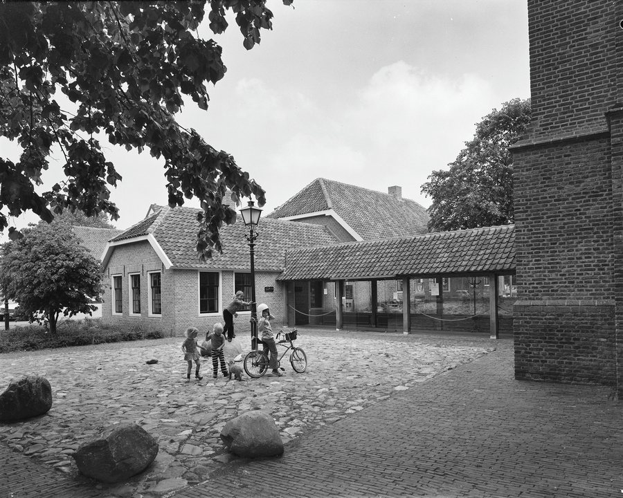 File:Boerderij naast kerk, zuid-westzijde - Ermelo - 20072296 - RCE.jpg