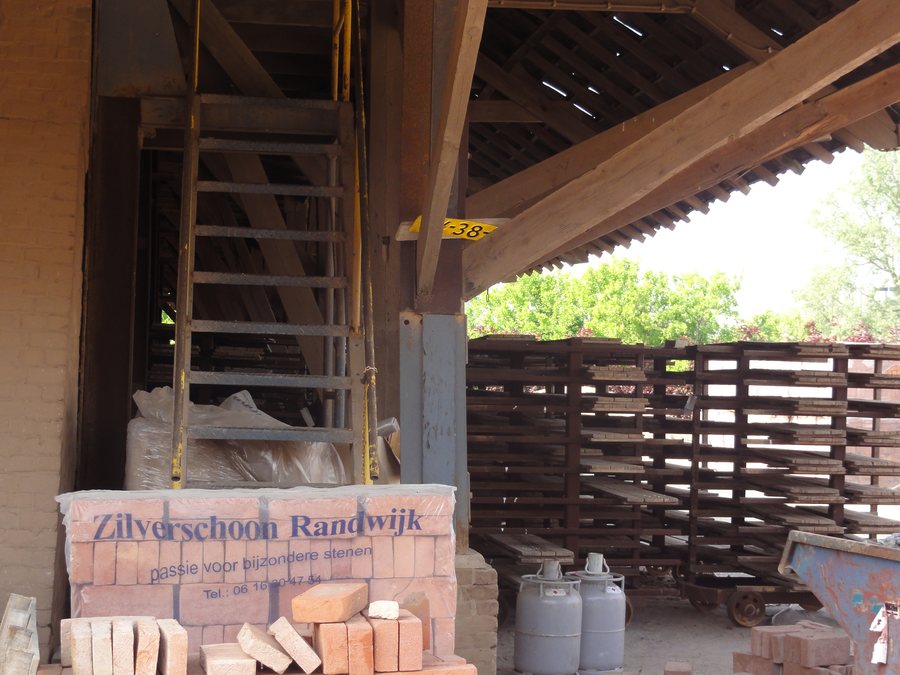 File:Heteren Rijksmonument 521805 Zilverschoon Randwijk, detail steenfabriek Randwijk.JPG