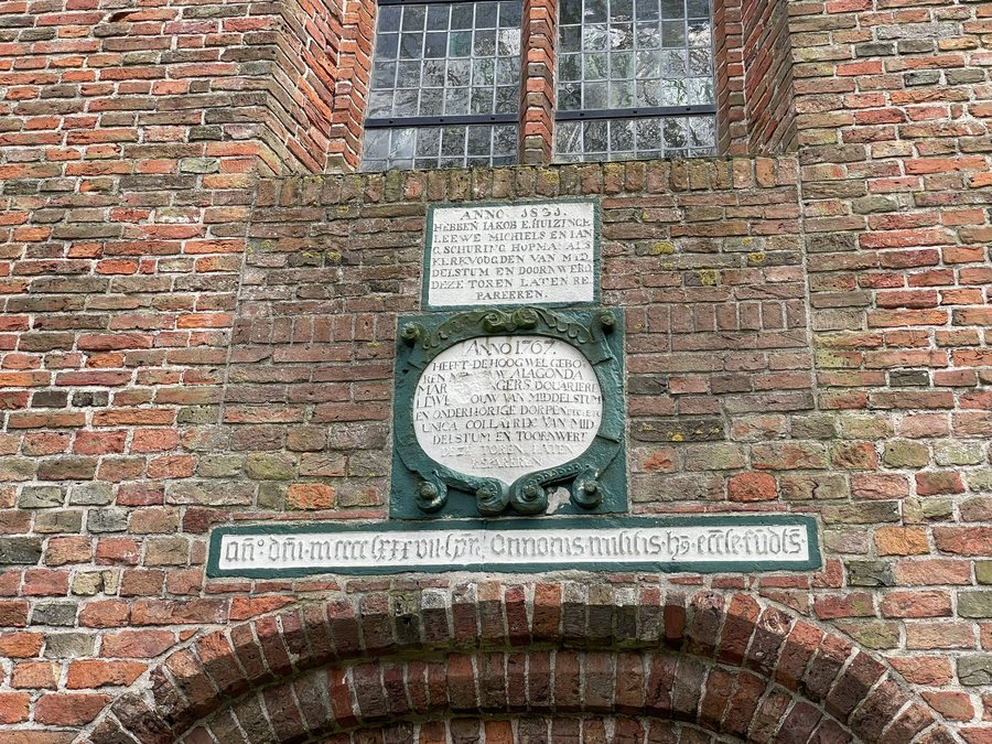 File:Sint-Hippolytuskerk Middelstum gedenksteen.jpg