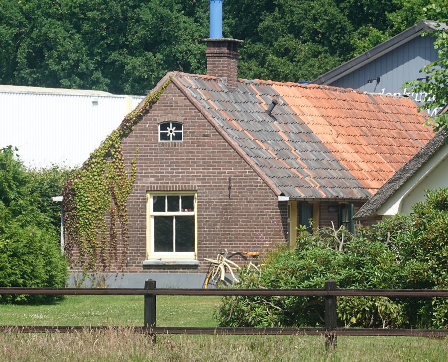 File:Wapenveld RM Overweg 1 Zomerhuis.jpg