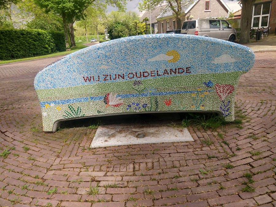 File:Social Sofa Oudelande Lindestraat back.jpg