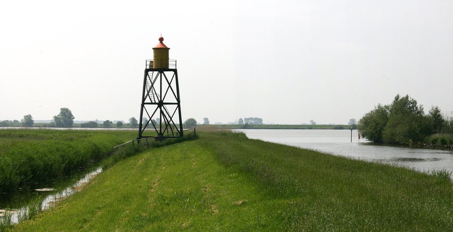 File:Zuid Beijerland - Nieuwendijk bij 1 Lichtbaken.JPG