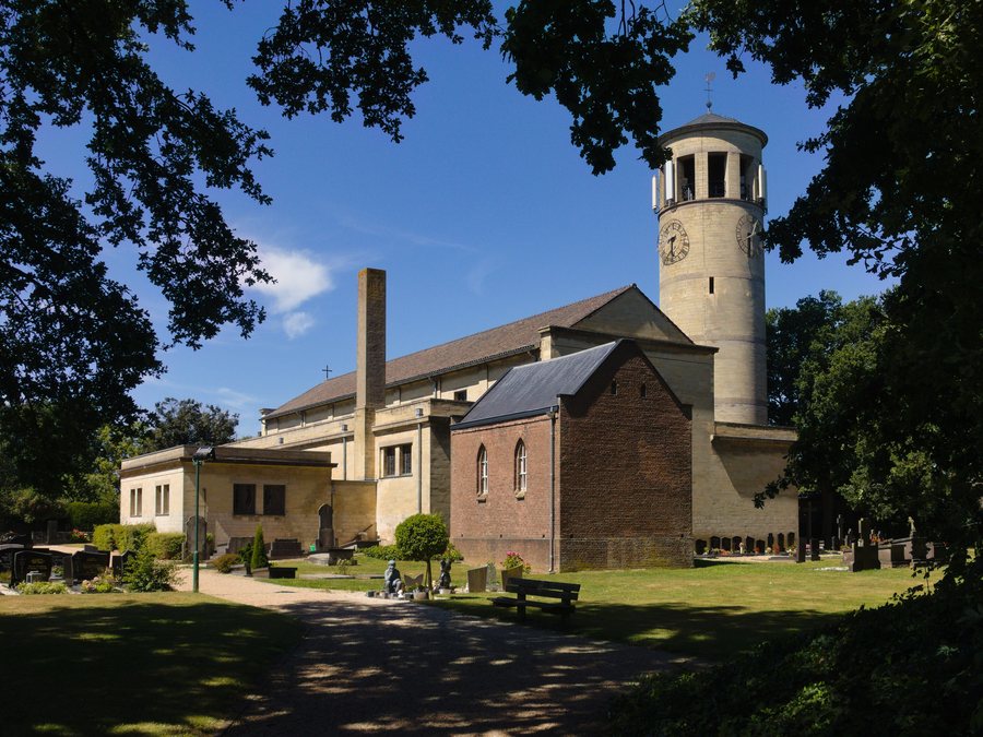 File:De Zoete Naam Jezus of San Salvatorkerk te Oeffelt.jpg