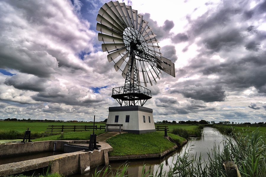 File:Windmotor aan Hegedijk bij Indijk (Friesland).jpg