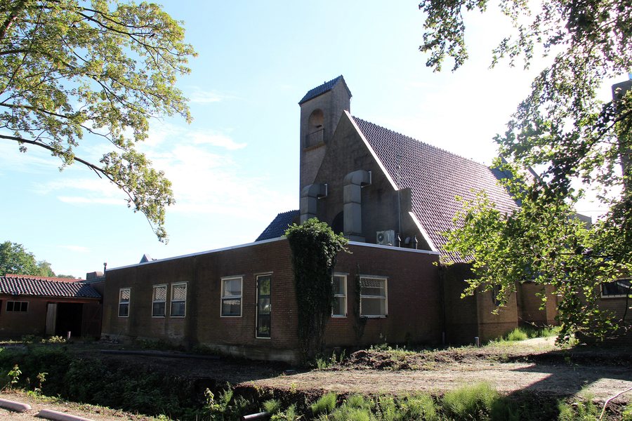 File:Veenendaal - Nieuweweg Noord 253 - Voormalige Willibrorduskerk.jpg