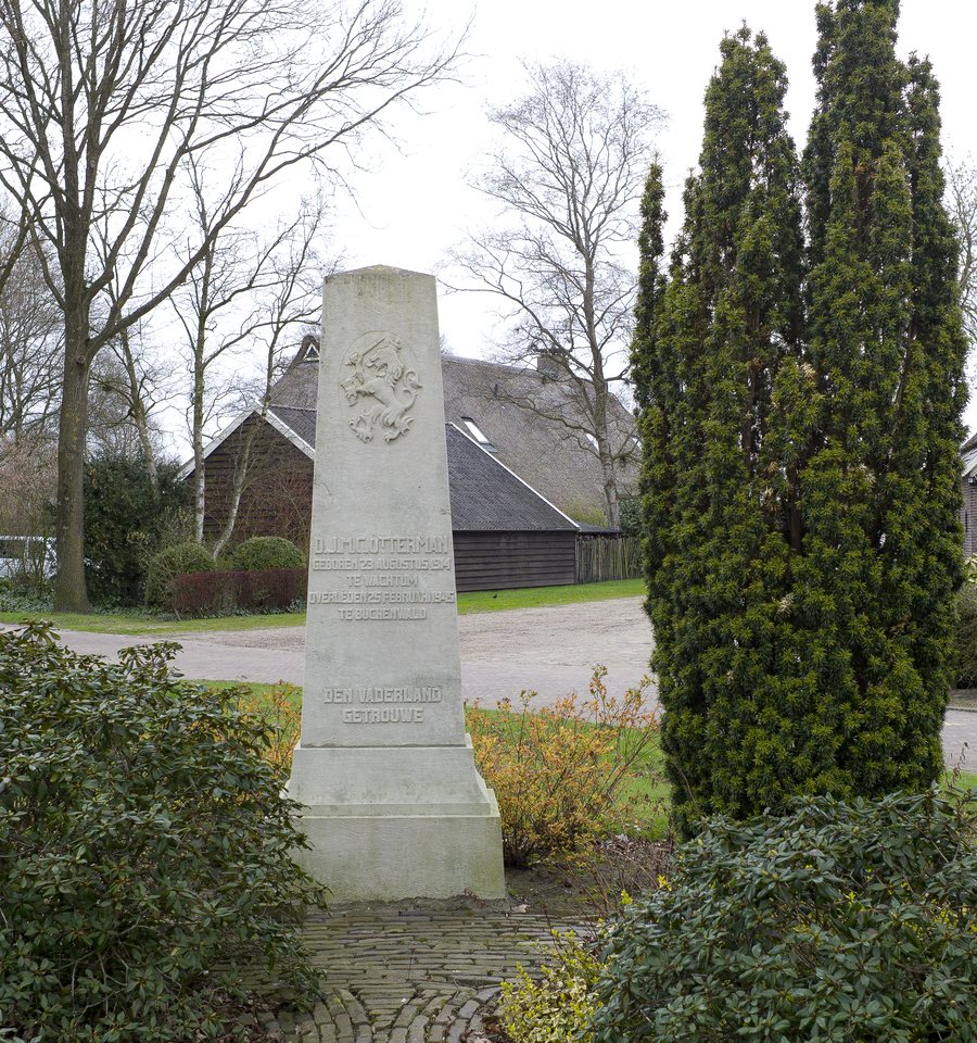 File:Gedenknaald Wachtum.jpg