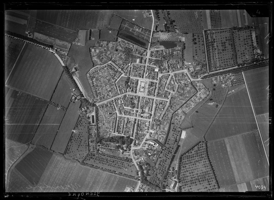 File:NIMH - 2011 - 0646 - Aerial photograph of IJzendijke, The Netherlands - 1920 - 1940.jpg