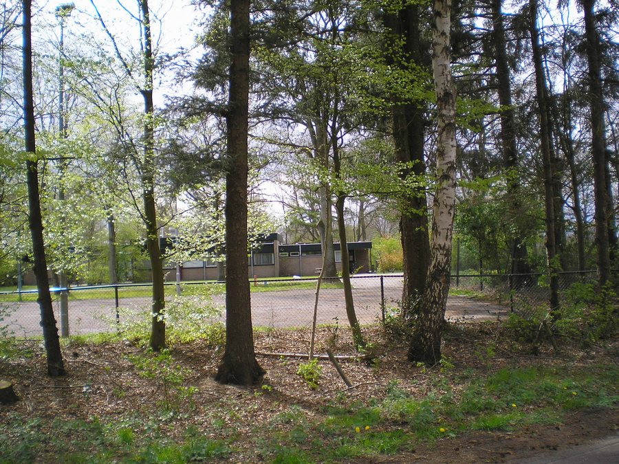 File:Gelpenberg Asielzoekerscentrum Aalden Drenthe Nederland.JPG