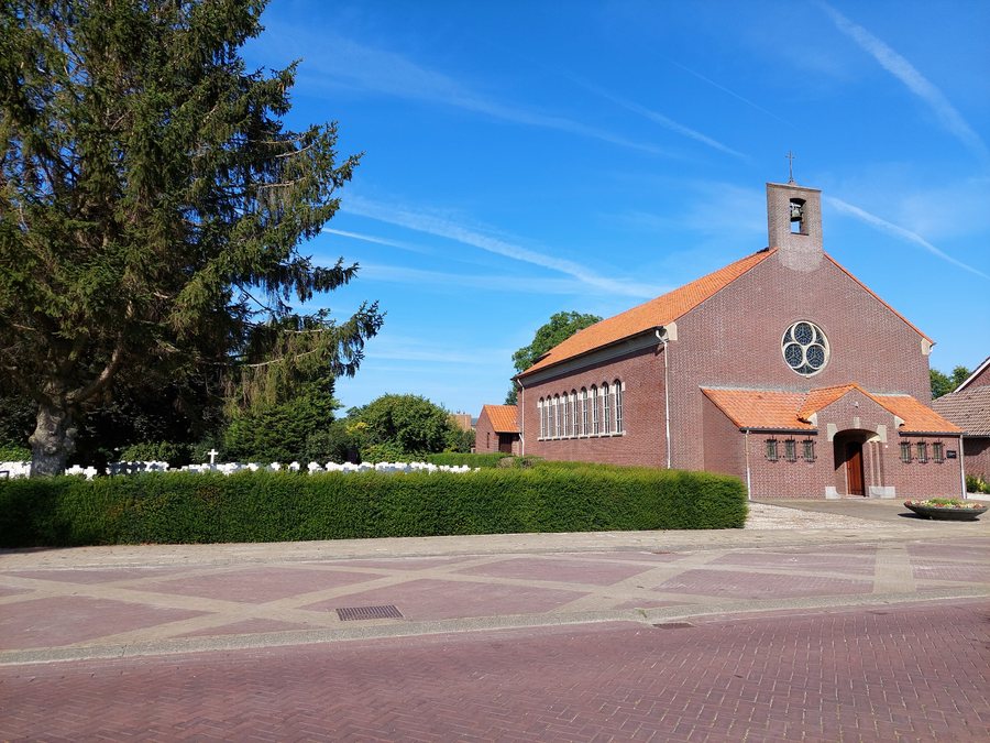 File:Sint-Jacobus de Meerderekerk met begraafplaats (Egchel).jpg