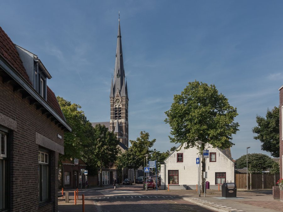 File:Wagenberg, de Sint Gummaruskerk RM521492 foto3 2015-08-01 10.03.jpg
