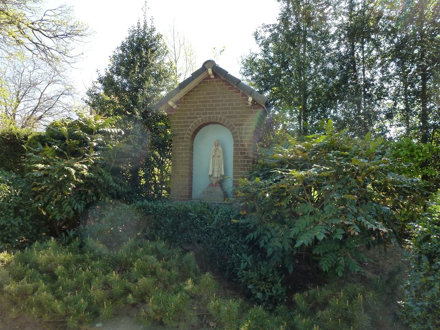 File:Sint Odiliënberg (Roerdalen) Mariakapelletje, Mortelshof.JPG