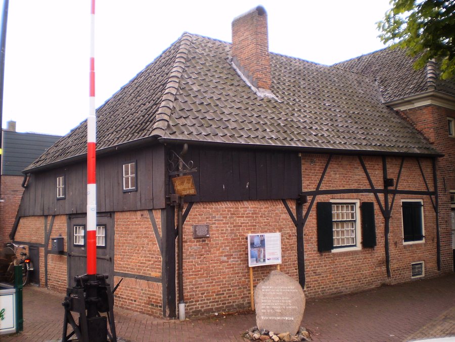 File:Dinxperlo, monumentale boerderij.jpg