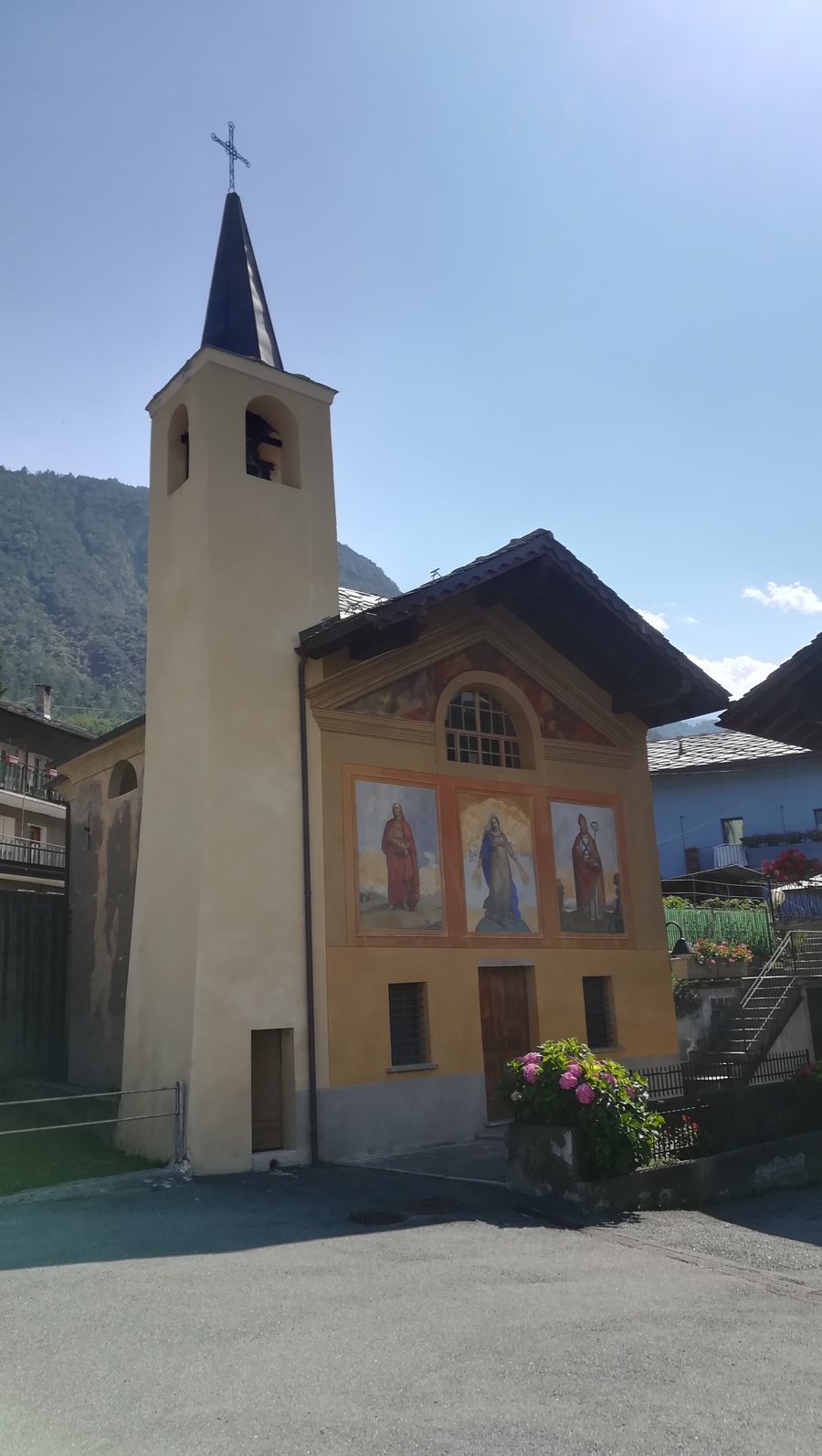 File:San Pantaleone, church in Septumian, Chambave, Italy.jpg