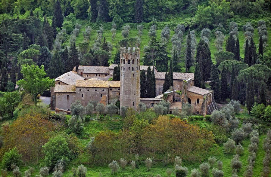 File:La Badia di Orvieto in springtime. Italy.jpg