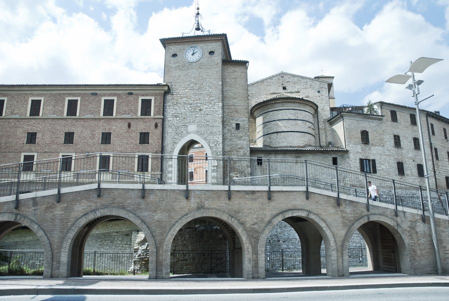 File:Cerreto d'Esi.jpg