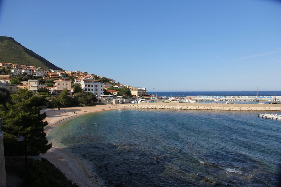 File:Dorgali - Cala Gonone - (01).JPG