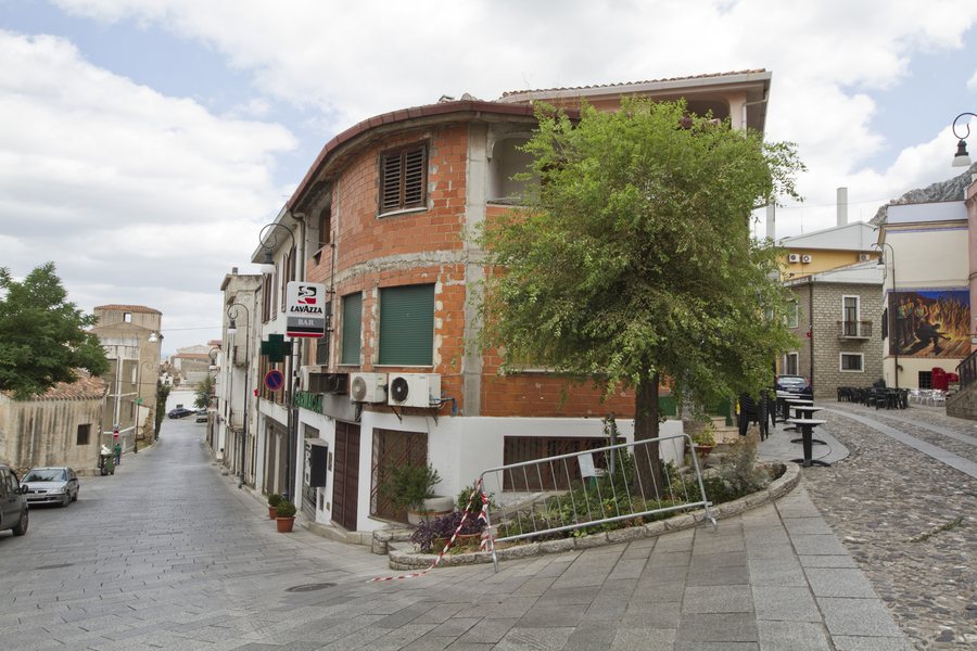 File:Oliena NU, Sardinia, Italy - panoramio.jpg