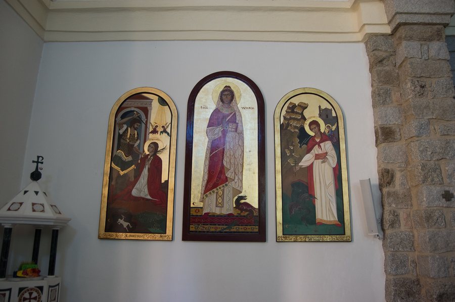 File:Telti Chiesa dentro 02.jpg