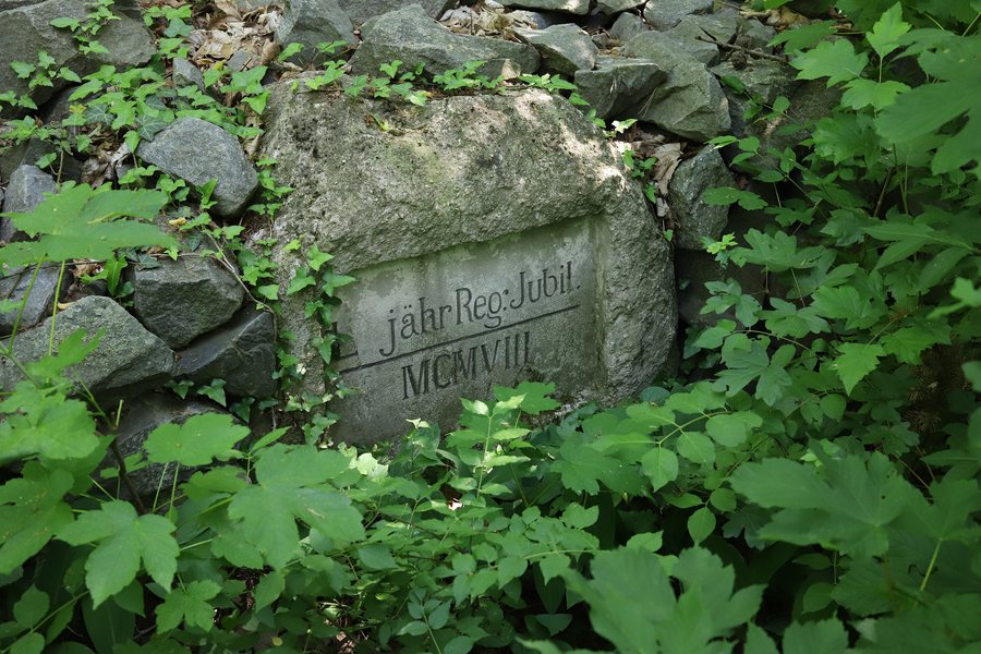 File:Lichtenštejnský památník Věteřov.jpg