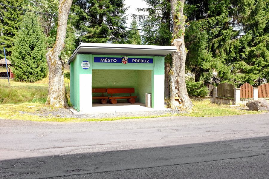 File:Přebuz autobusová zastávka.jpg