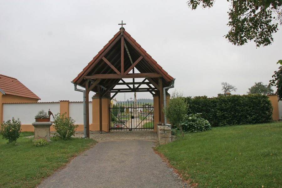 File:Vranovská Ves hřbitov1.JPG