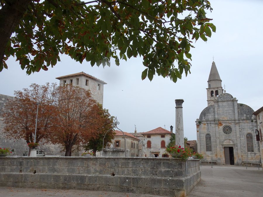 File:Svetvinčenat, Croatia – Main Square.jpg