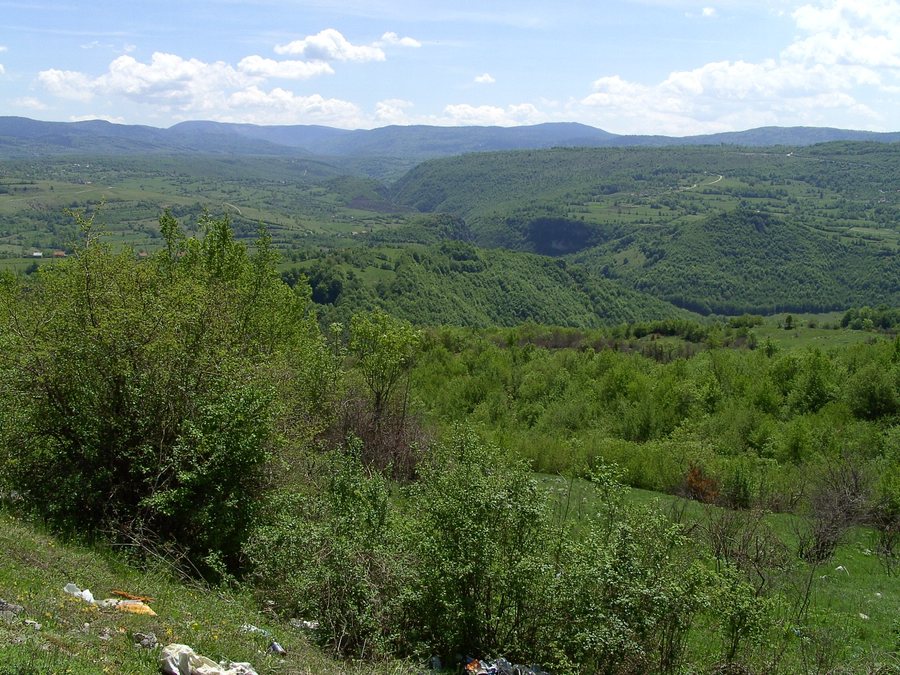 File:Krajina podél kaňonu řeky Janj, Šipovo.jpg
