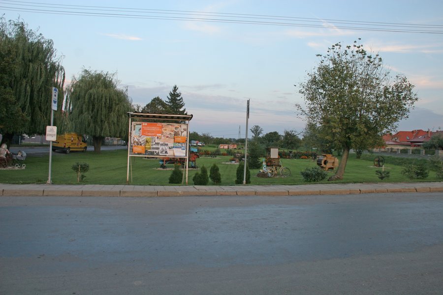 File:Dyjákovičky náves.JPG