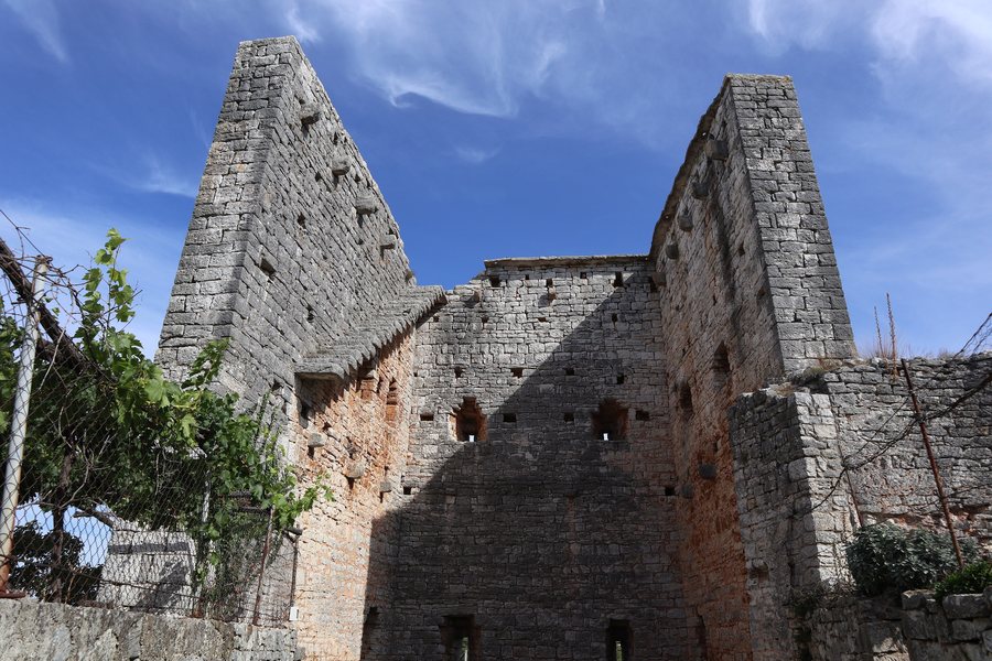File:Kaštel Sveti Lovreč.jpg