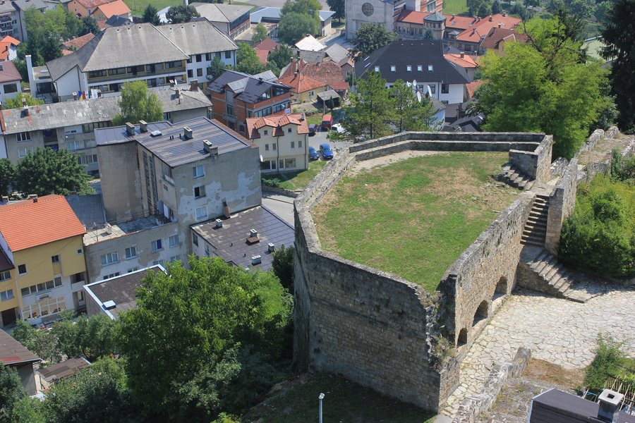 File:Jajce – City walls.jpg