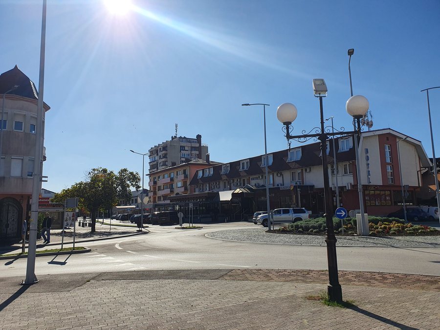 File:Odzak, Hauptplatz.jpg