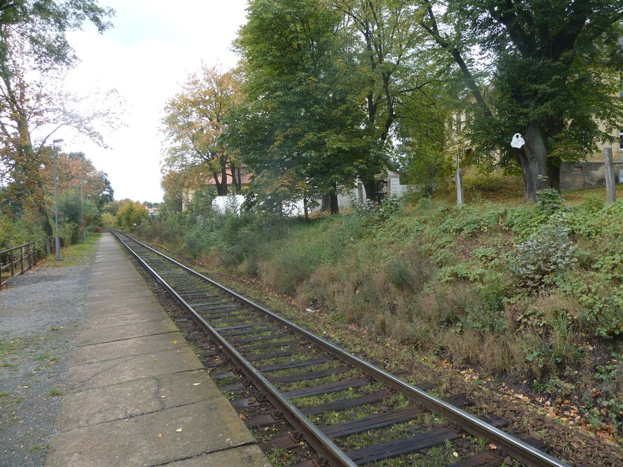 File:Hradec (PS), železniční zastávka, 2011.jpg