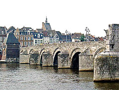 Мост в Маастрихте, Голландия